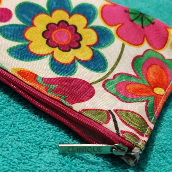 CLINIQUE flower print cosmetics bag - Picture 4 of 4